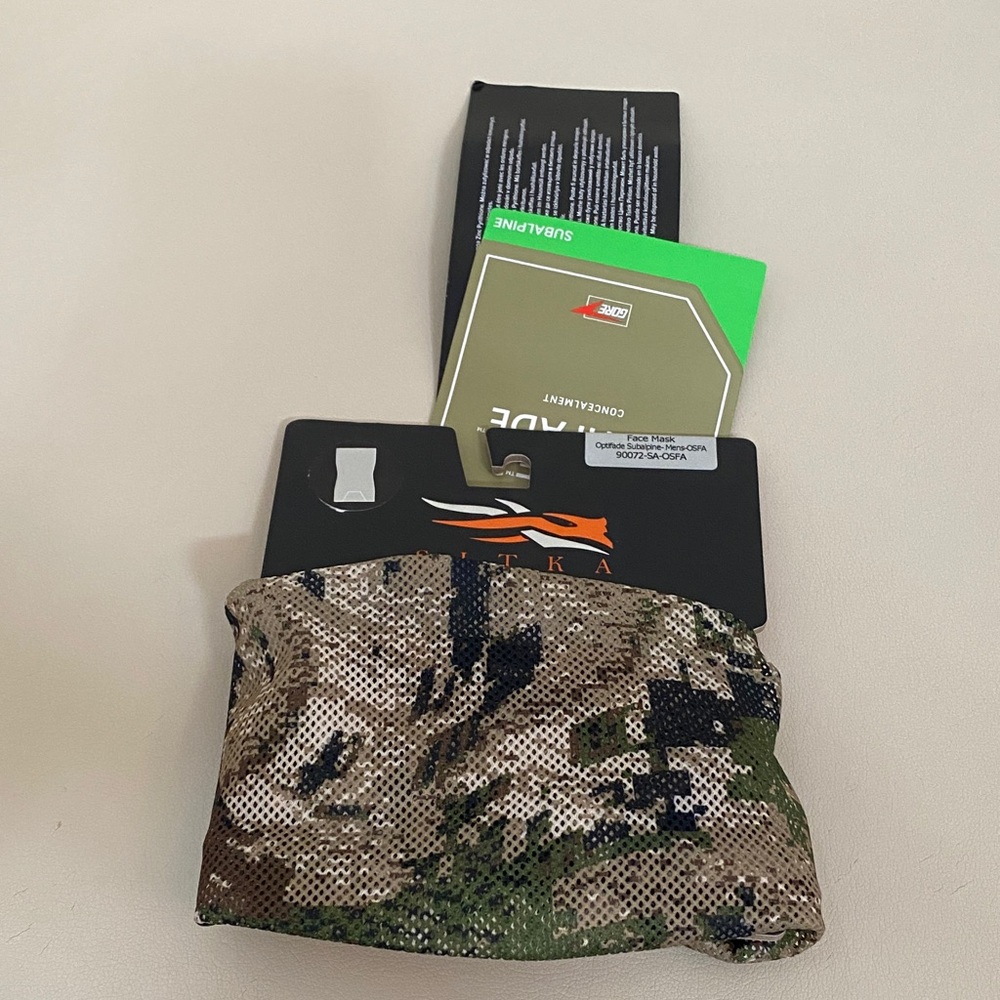 New with tag Sitka Gore Optifade camo style face mask OS